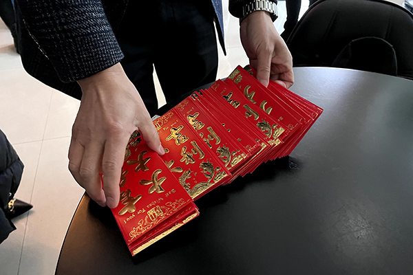 開門紅包準(zhǔn)備 /cxyq/20220209152008-Fi1QxUXJFKEymJmvJj1T9oT5ran2.jpg