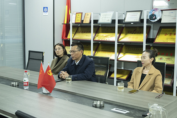 創想儀器與張副會長一行進行座談會 /cxyq/20240328105534-FpTNj_zkIMbXdPWmQkpgftn_u2rE.jpg